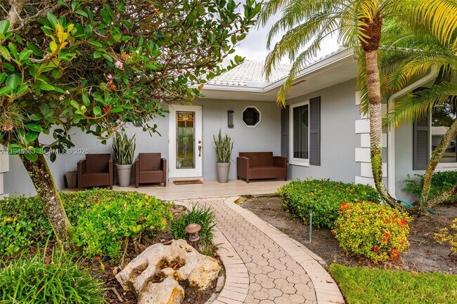 Building Photo - 709 Elm Tree Ln