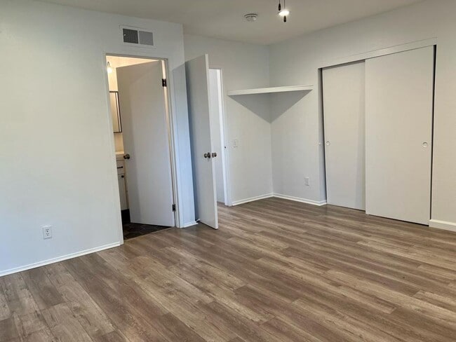 Building Photo - Welcome to Runnymede