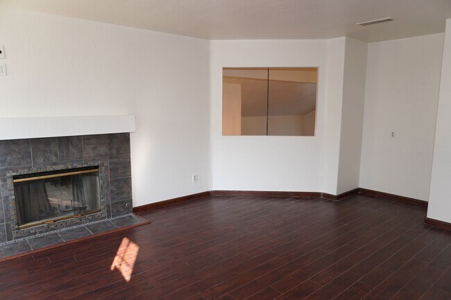 Building Photo - 10386 Meadow Creek Dr