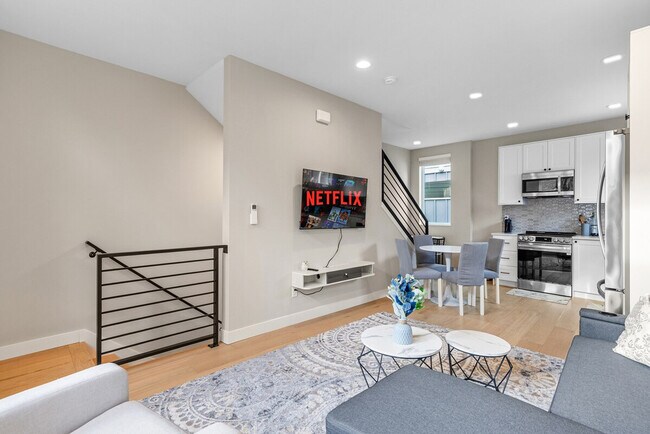 Building Photo - 305 18th Ave