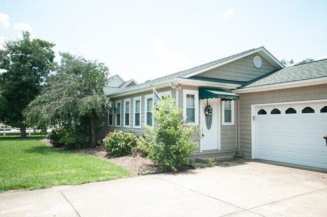 Building Photo - 1782 Chicora Rd