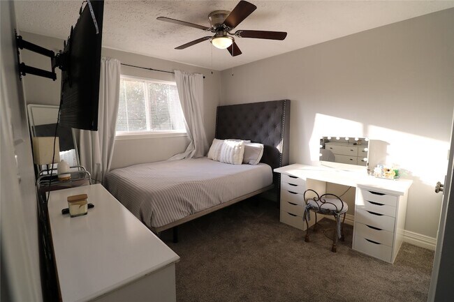 Building Photo - 25107 Spring Creek Dr