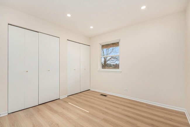 Building Photo - 120 Stirling Ln