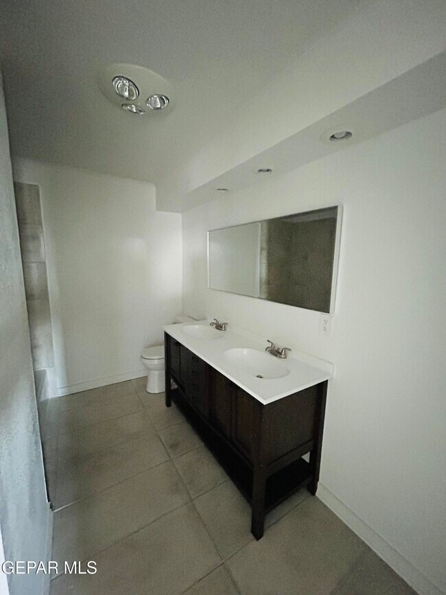 Building Photo - 805 Chile Pl