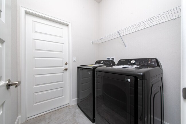 Building Photo - 618 Tanaro Ln