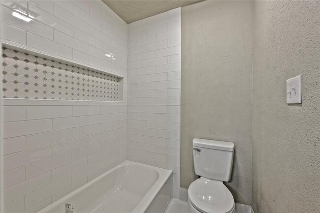 Building Photo - 6523 Brookgate Dr
