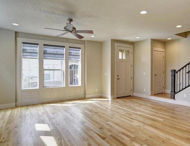 Building Photo - 2 bed, 2.5 bath Exquisite Harris Ranch Mil...