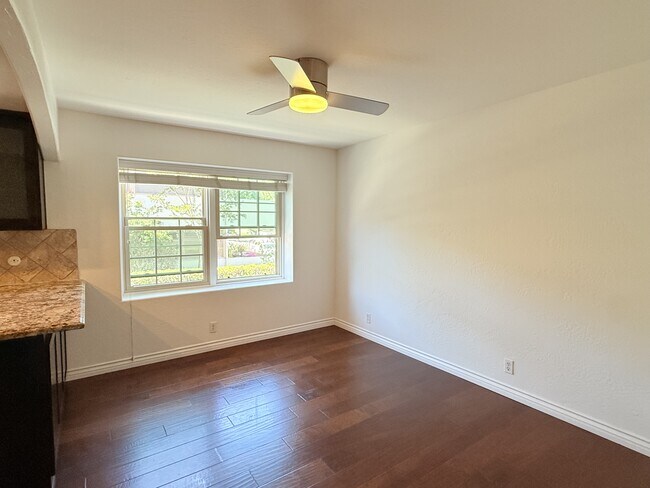 Building Photo - 2561 Navarra Dr