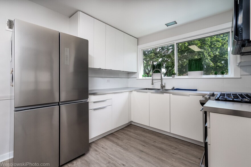 Fully Finished 1 or 2 bd, parking, balcony - 9003 Bronx Ave