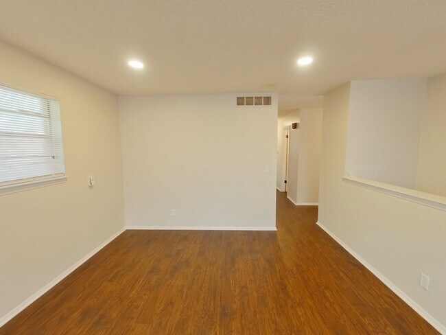 Building Photo - 951 S Longfellow Ln