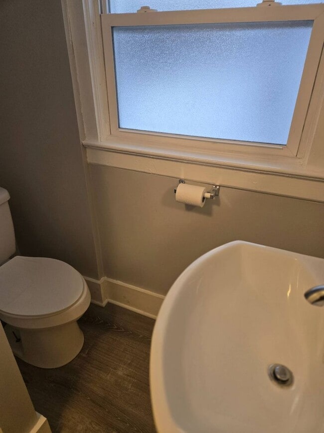 Building Photo - Charming 3-Bedroom Property in Prime Location