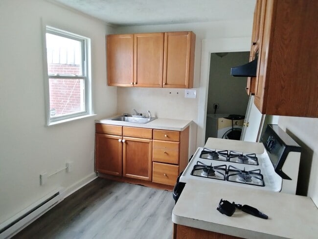 Building Photo - 3 Bedroom/1.5 Bathroom House in Allentown!