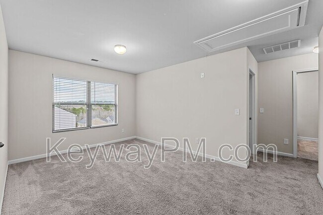 Building Photo - 5033 Vine Ln