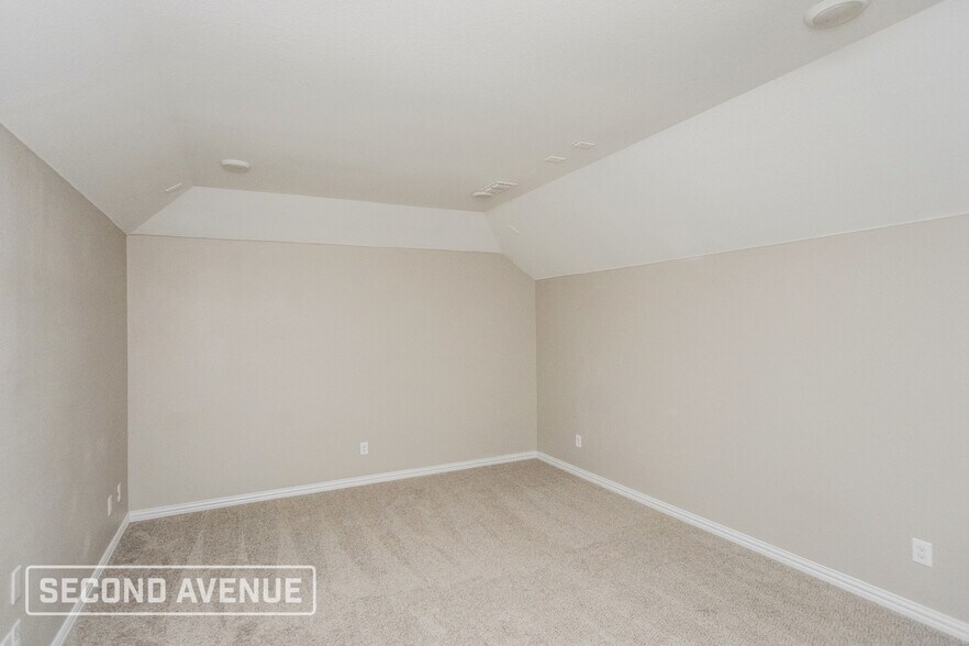 Building Photo - 528 Bird Creek Dr