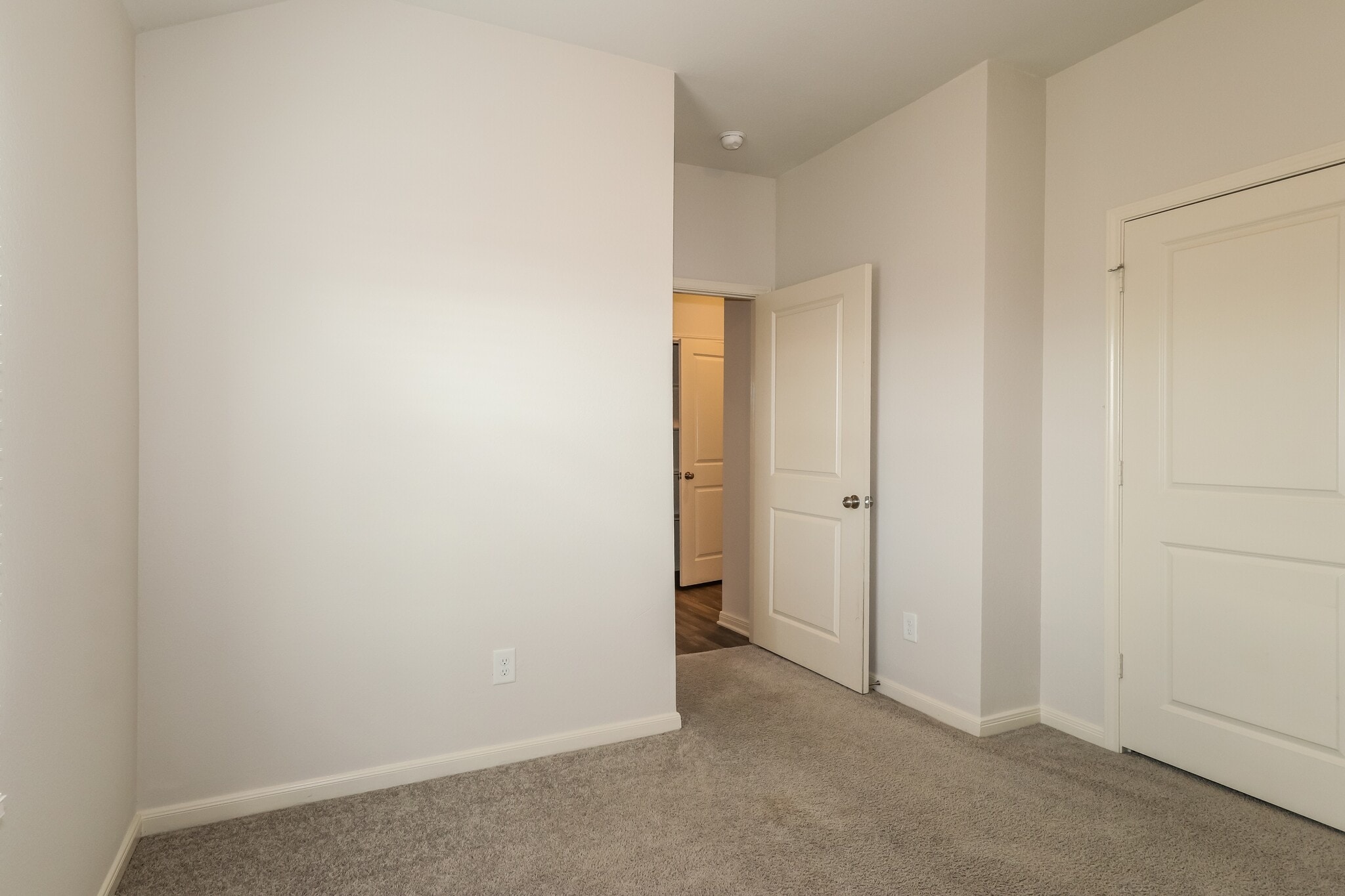 Building Photo - 136 Rustic Trce