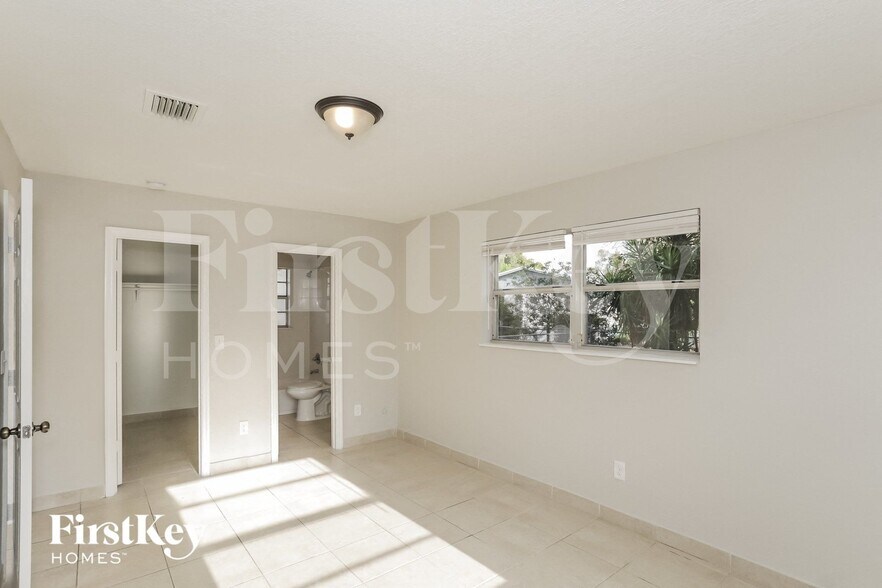 Building Photo - 18931 NW 33rd Pl