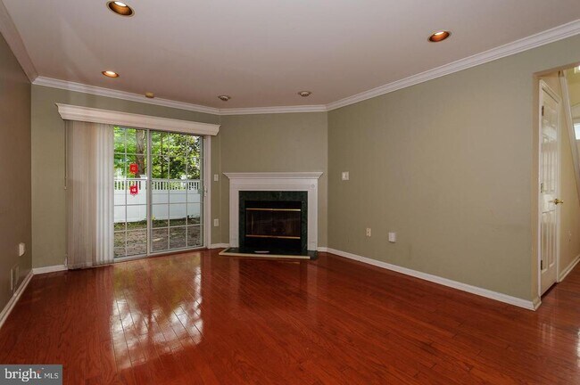 Building Photo - 109 Deer Run Ct