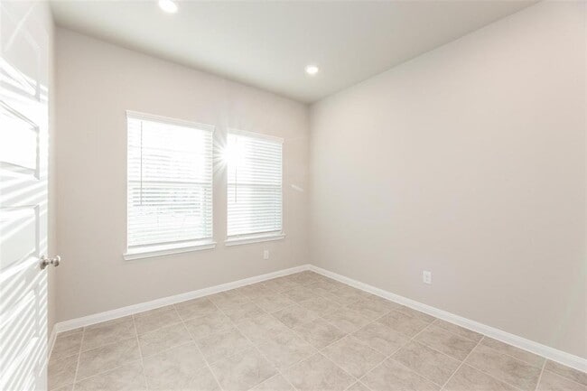 Building Photo - 7215 Wilshire Ct
