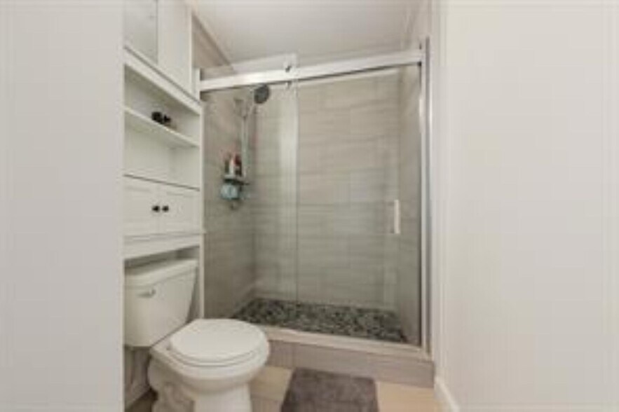 Building Photo - 5332 NE 6th Ave