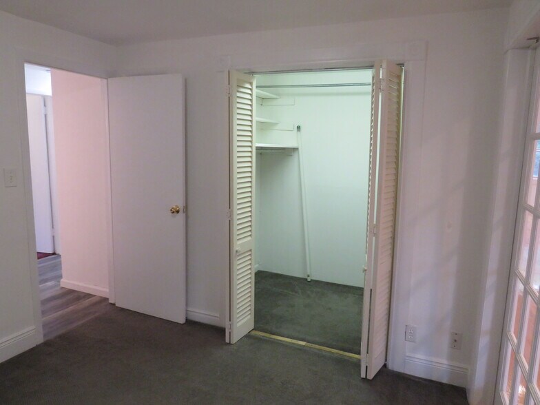 Bedroom 3 WIC - 84 Corabelle Ave