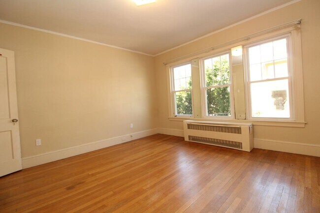 Building Photo - 359 Deering Ave