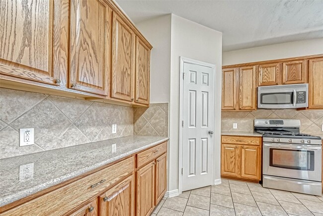 Building Photo - 5526 Hazel Berry Way
