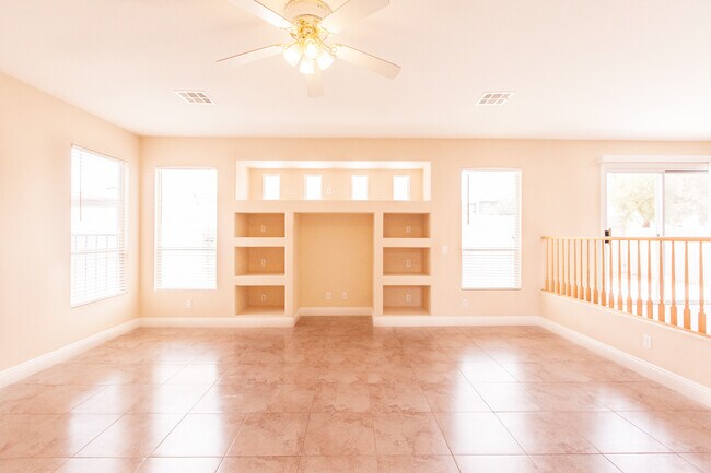 Building Photo - Beautiful 2 Story 4 Bedroom home