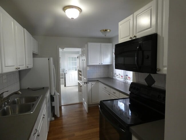 Building Photo - 26411 Belanger St