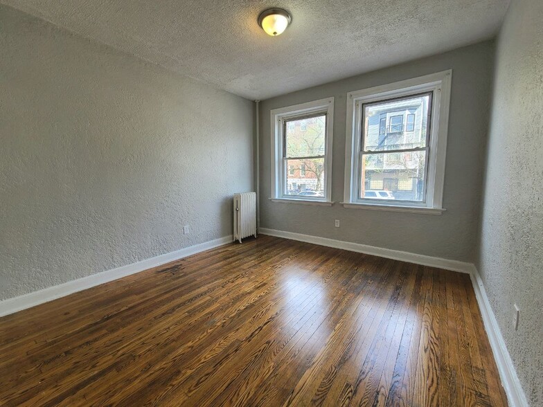 Building Photo - 684 Summer Ave