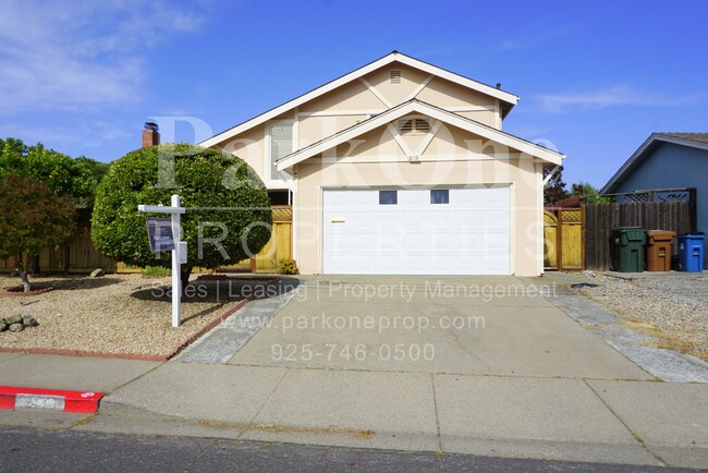 Building Photo - Beautiful 4-Bedroom Single Family Home with Spacious Yard | Great Location