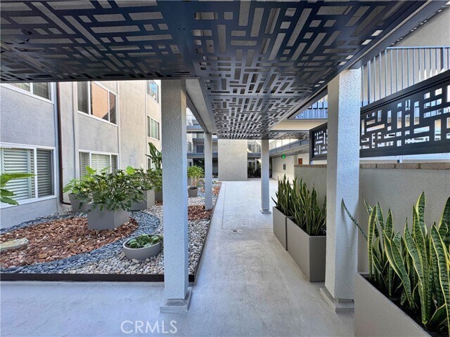 Building Photo - 230 S Catalina Ave