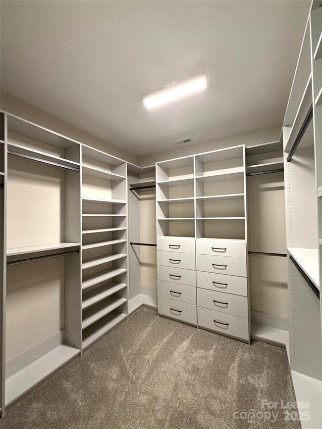 Building Photo - 707 Marion Dr