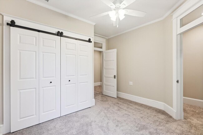 Building Photo - Newly Renovated: 4 Bed 2 Bath on 5th Stree...