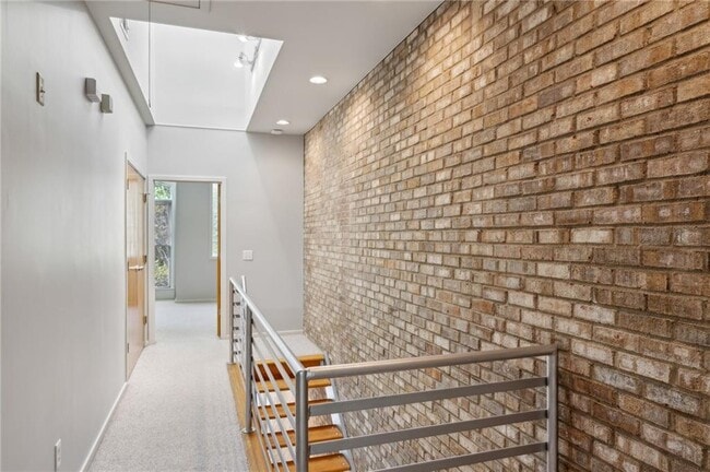 Building Photo - 1294 Fernwood Cir NE