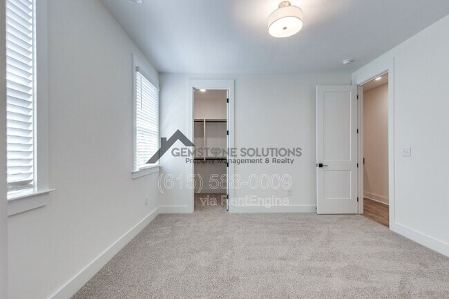 Building Photo - 669 Westboro Dr