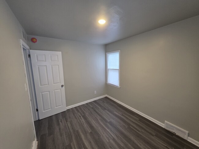 Building Photo - 9252 Minock St