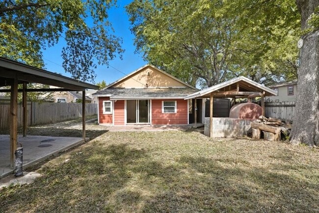 Building Photo - 2514 E Archer St