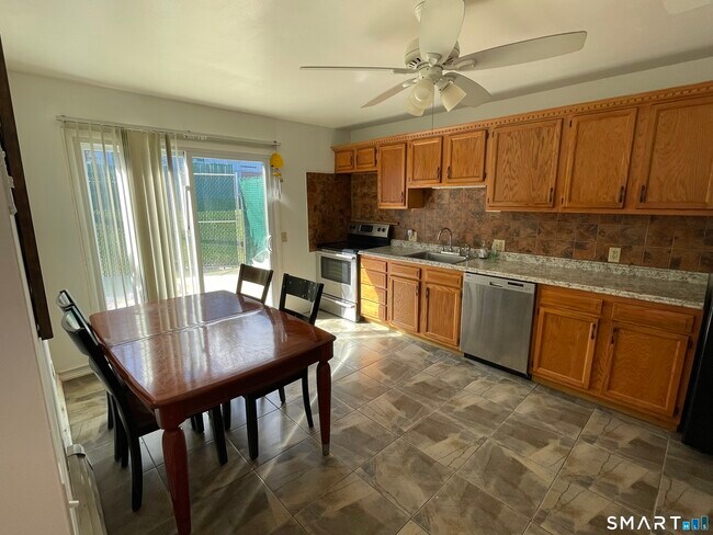 Building Photo - 90 Wakelee Rd