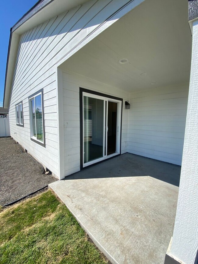 Building Photo - New Construction 3 Bed, 2 Bath House in Sp...