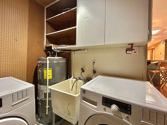 Building Photo - Tranquil Environment: 3 Bed, 1 Bath House