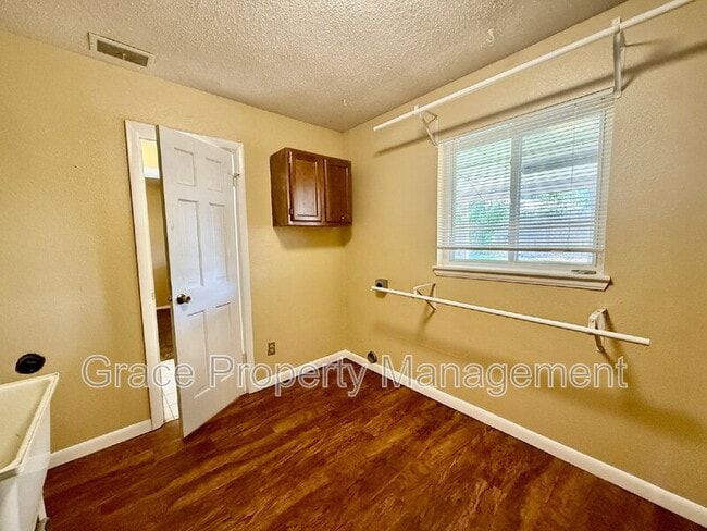 Building Photo - 9080 Russell Way