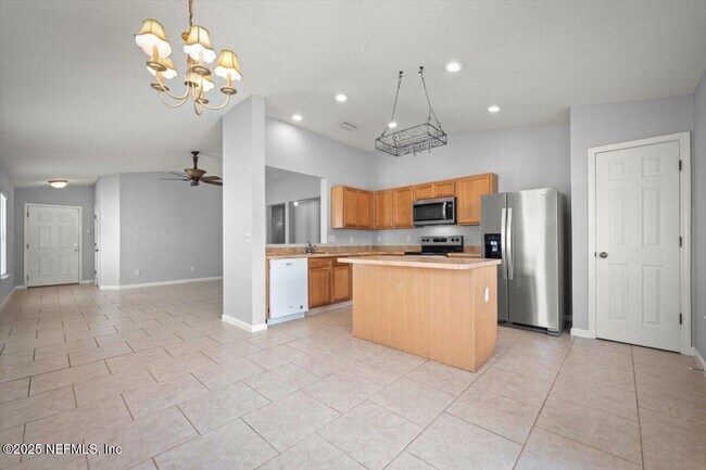 Building Photo - 705 Rembrandt Ave