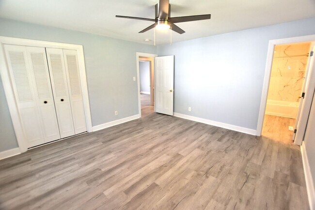 Building Photo - 1640 Bridgedale Dr