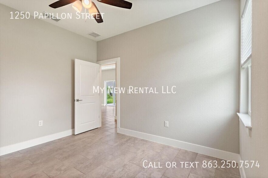 Building Photo - 1250 Papillon St