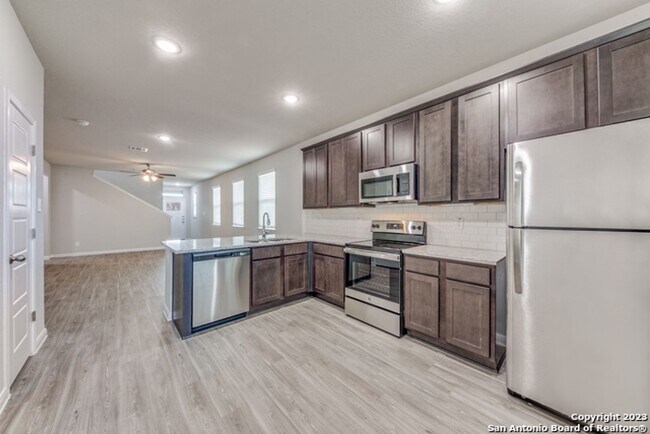 Building Photo - Gorgeous 3/2.5 on cul-de-sac in Cibolo wit...