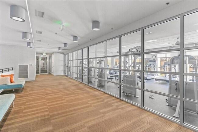 Building Photo - 711 Cosmopolitan Dr NE