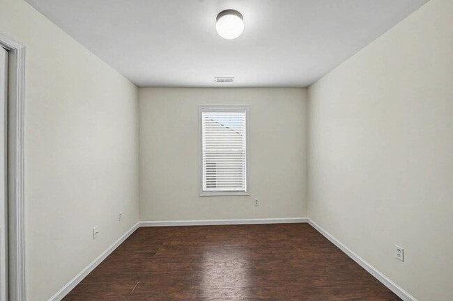 Building Photo - 2150 Waterford Park Dr