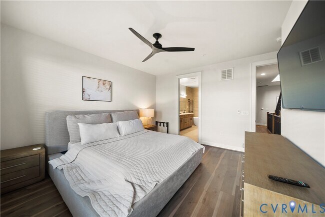 Building Photo - 441 W 7th St