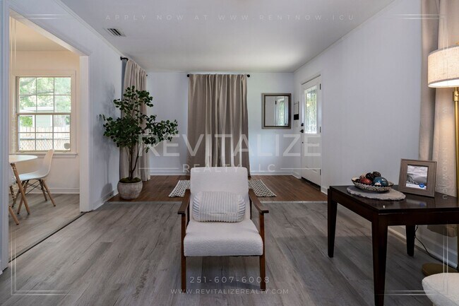 Building Photo - HALF-OFF DEPOSIT SPECIAL! Furnished 2 Bedr...