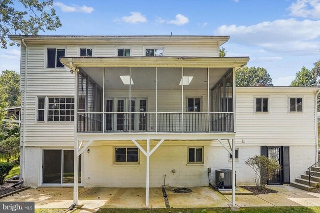 Building Photo - 8501 Canterbury Dr